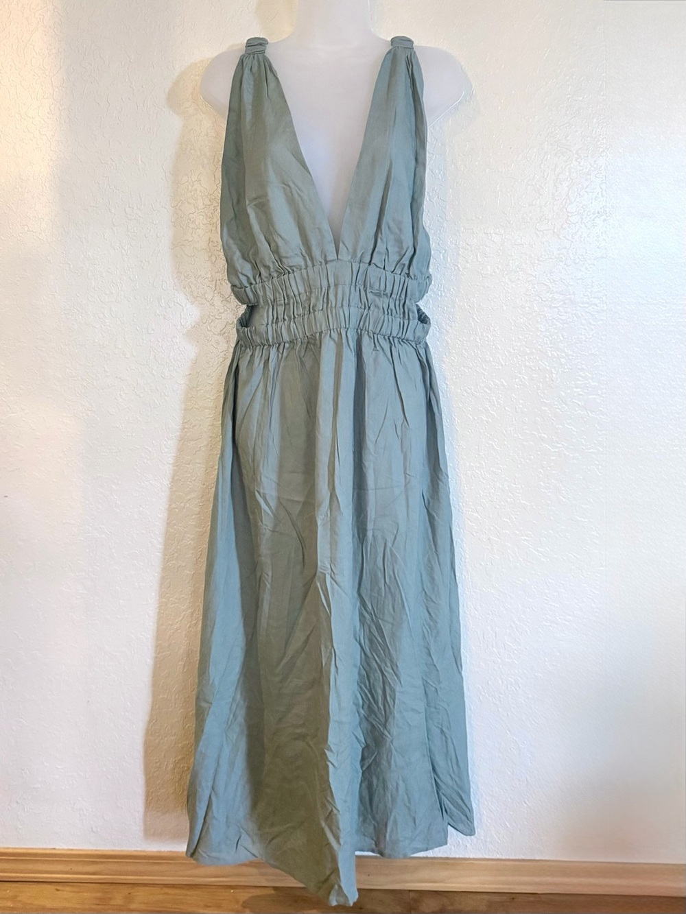 Cupshe Halter Maxi Dress M Sage Green Elastic Cutout Waist Plunging Front NWT